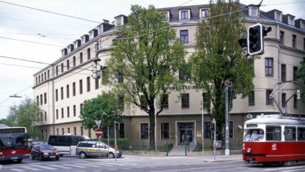Schulgebaude