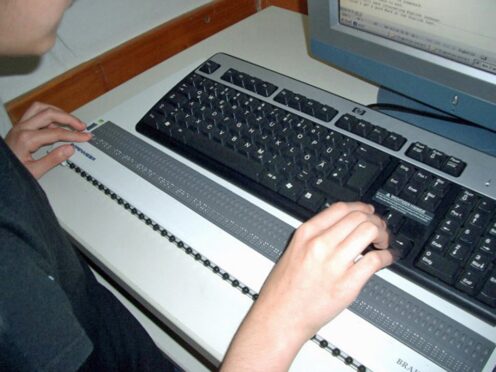Arbeit mit digitalen Schulbuchern mittels Braillezeile