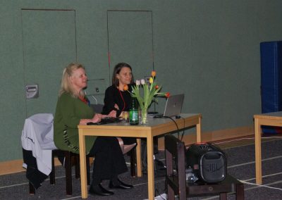 Referentinnen Dr. Susanne Buchner-Sabathy und DI Doris Ossberger beim Workshop im Gymnastikraum